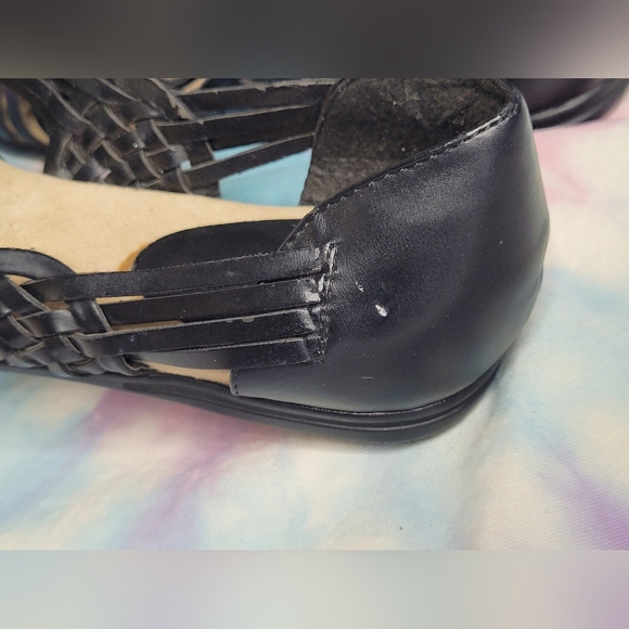 Yuu Black Woven Sandals - Picture 4 of 5